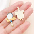 Goldene Metall Tennis Schläger Emaillierte Anhänger für DIY Schmuckherstellung Accessoires. - 1 Stück (30x19mm)