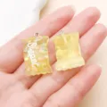 Pendentif sachet de snack sucré en résine jaune accessoire bijoux DIY charm décoration - Bonbon Rectangle en Résine Jaune (12582) / 1 Pièce (16x27mm)