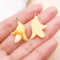Pendentif breloque banane en résine 3D jaune pour accessoires de bijoux faits main design. - Banane en Résine Jaune (24382)