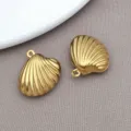 Amuletos Colgantes de Concha de Vieira en Acero Inoxidable Dorado para Joyería DIY - 1 Pieza (18x19x7mm)