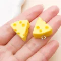 Pendentifs en résine de fromage 3D jaunes pour accessoires de fabrication de bijoux DIY. - Nourriture de Jeu en Résine Jaune Fromage Triangle (24651)
