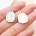Schöner blauer Eier Blumen Legierungs Anhänger Charms für DIY Armbänder und Ohrringe. - Seeblau Emaille Frangipani Ei (25126)