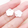 Ciondolo fiore a cinque petali in conchiglia naturale bianca perle per gioielli fai da te - Forma di Fiore a Cinque Petali (25303) / 1 Pezzo (12mm)