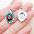 Pendentif charmes de coccinelle en émail alliage bracelet DIY collier accessoires de bijoux. - Coccinelle Feuille en Émail Vert (27010) / 1 Pièce/Paquet (23x15mm) / Argent Vert