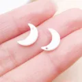 Ciondolo luna in conchiglia naturale bianca accessorio gioielli DIY, foro singolo pezzo. - Forma a Luna (26663)