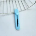 Hellblaues Mini-Teppichmesser, tragbarer Paketschneider und praktisches Taschenbastelmesser. - OPP-Beutel / Neu Blau