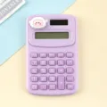 Simpatica calcolatrice tascabile viola con design a cartone animato per studenti e ufficio - Lamb