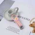 Süßer rosa Klapp-Nagelknipser mit magischem Sterndesign, tragbares Mini-Nagelwerkzeug. - Sternenflügel