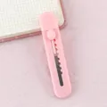 Simpatico mini cutter rosa per pacchi, taglierino tascabile portatile per materiale scolastico. - Sacchetto OPP / rosa scuro