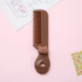 Joli peigne en plastique marron avec décoration d'ours mignon et poignée en cœur pour enfants. - Peigne Ours