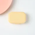 Gele draagbare contactlensdoos, minimalistische opbergdoos voor dagelijkse oogverzorging. - Geel