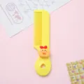 Joli mini peigne à cheveux pour enfant, peigne en plastique jaune avec charmant poussin. - Peigne poussin à nœud papillon