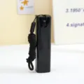 Tragbare schwarze Sprühflasche mit Kordel, ideal für Reisen, Kosmetik und Desinfektionsmittel. - Umhängeband / Schwarz