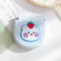 Petite boîte de kit de couture portable avec joli ours de dessin animé pour voyage. - Ours Fraise