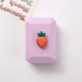 Joli étui de lentilles violet avec carotte 3D mini boîte double portable pour soin quotidien - Modèle en résine / Carotte Base Violette