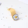 Leuke autostoel haak met gele madeliefje bloem decoratie duurzaam accessoire handig - Madeliefje
