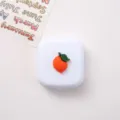 Estuche para lentes de contacto cuadrado y bonito con decoración de fruta naranja 3D portátil. - Naranja en caja blanca