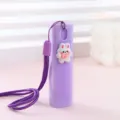 Kleine Reise-Sprühflasche mit süßem Kaninchen-Anhänger und lila Kordel für Kosmetik. - Lanyard-Stil - Hase / 10ML