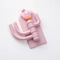 Süßer Cartoon rotierender 3-Haken Wandhaken, klebender Wandhalter für Studenten. - Rosa Pinguin mit Schleife