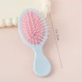 Mini brosse à cheveux bleue portable avec coussin d'air rose pour enfants et étudiants. - Brosse pneumatique bleu clair