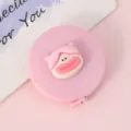 Simpatico metro a nastro retrattile portatile rosa con bambola di cartone animato da 1.5m. - Bambola a bocca grande con chignon