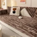 Brauner gestreifter Pluesch Sofabezug, dicker Flanell Sofaschoner fuer winterliche Heimdeko. - 30x50cm (Kissenbezug) / Braun