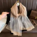 Elegantes Damen Halstuch mit Perlen und leichtem Stoff, ideal für Sonnenschutz im Sommer. - Camel