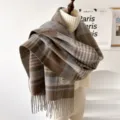 Gemusterter Winterschal fur Damen und Herren kuschelig langer Fransen Schal klassisch - Hellblau Kariert
