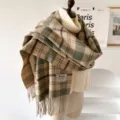 Gemütlicher Damen Karo Fransen Schal für den Winter, schickes Blockdesign, warmer modischer Umhang. - 195x65cm / Grünes Karomuster mit Fransen