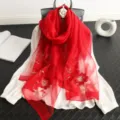Rote Seide Wolle Schal mit Pailletten Stickerei, elegantes Blumen Design, Damen Schal Accessoire. - Rot / 190cm