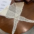 Elegante witte kanten netwerk sjaal zomer holle decoratieve driehoekige sjaal voor vrouwen - Wit