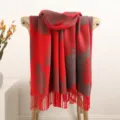 Stijlvolle rode grijze veer kasjmier sjaal met franjes warme winter detail weergave - Rood