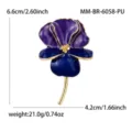Elegante broche de flor de iris esmaltada morada, joyería de moda botánica chapada en oro mujer - Estilo Iris Púrpura (MM-BR-6058-PU)