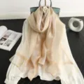 Eleganter Seiden Wolle gemischter Schal mit Goldstreifen, vielseitiger Damenschal fuer Herbst. - Nude