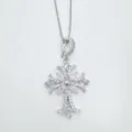 Silberfarbene Zirkon Kreuz Anhänger Halskette Detail, glitzernde Kristalle an feiner Kette. - Nur Anhänger (Ohne Kette) / Leere Fassung / Silber