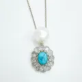 Vintage Perle und türkisblaue Blumen Anhänger Halskette mit funkelnden Zirkonsteinen. - Nur Anhänger (Ohne Kette) / Faux-Perlen-Dekoration / Silber