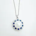 Perlen Blumen Halskette mit weisser Perle blauen Edelsteinen und Zirkon auf Silberchain. - Anhänger Ohne Kette (Künstliche Perle) / Silber