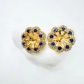 Goldene Blumen Schmuckfassung mit blauen und weißen Steinen für DIY Halskette Ohrringe. - Ohrringpfosten (Leere Fassung) / Gold