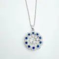 Silberfarbene Blumenkette mit blauen und weißen Zirkoniasteinen für DIY Schmuck - Anhänger Ohne Kette (Leere Fassung) / Silber