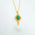 Vintage Palast Stil Anhänger Halskette mit grünem Türkis Stein und hängender Perle. - Nur Anhänger / Faux-Perlen-Dekoration / Gold