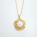 Vergoldete Perlen-Blumen-Anhänger-Halskette mit glänzenden Zirkonia-Steinen und weißer Perle. - Anhänger (Goldfarben Künstliche Perle Ohne Kette)