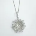 Elegante silberne Blumen-Anhänger Halskette glitzert mit mikrogefassten Zirkon Kristallen. - Anhänger Ohne Kette / Silber