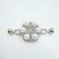 Fermoir aimanté perle DIY pour bijoux, vue de détail pour colliers et bracelets élégants. - Perle Florale / Argent