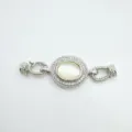 Fermoir de collier en câble torsadé argenté avec nacre ovale et zircone étincelante. - Pierre (Argent) / Argent