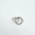 Détail de fermoir de bijoux torsadé argenté, idéal pour colliers DIY, connecteur sécurisé. - Rond (Torsadé) / Argent