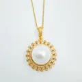 Detail Vintage Gold Perlen Anhänger Kette, funkelnde Kristall Umrandung, elegantes Schmuck. - Anhänger Ohne Kette Gold Künstliche Perle