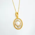 Dettaglio pendente perla placcato oro 18k, elegante accessorio gioiello DIY ovale. - Ciondolo Solo (Senza Catena) - Perla d'Acqua Dolce / Oro