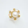 Luxurious hexagonal mother-of-pearl pearl ring, elegant gold tone design for women fashion. - White Shell Ring (Natural Pearl) / Gold