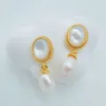 Elegante 18K vergoldete Perlmutt Barock Perle Ohrringe für Damen und modischen Schmuck. - Weißer Perlmutt Naturperle Ohrringe / Weiß