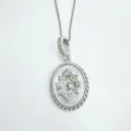 Elegante collana con ciondolo ovale in argento con zirconi brillanti e madreperla. - Ciondolo Solo (Senza Catena) - Castone Vuoto / Argento